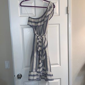 Listicle off the shoulder dress